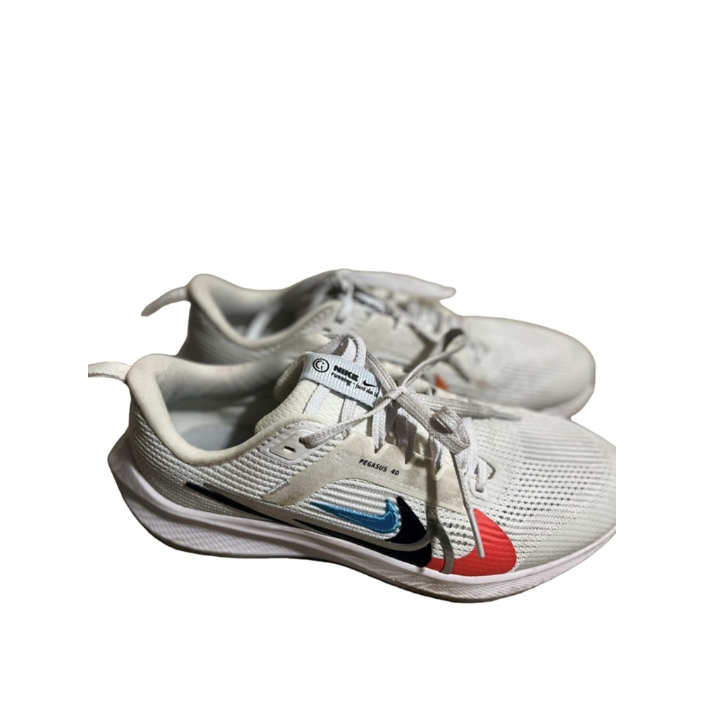 EUC Nike Pegasus 40 Running Shoes, Size 7Y/8.5 W, White - Picture 2 of 9